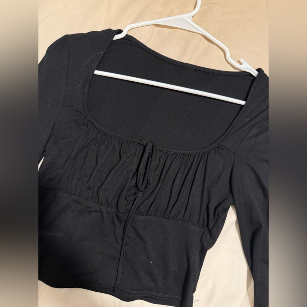 Black long sleeve crop top